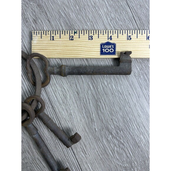 Vintage Cast Iron Skeleton Keys (3) On Key Ring For Prop or Display - Picture 7 of 8